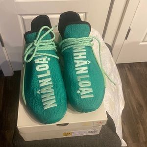 Nhan Loai size 10 Pharrell nmd shoes dead stock